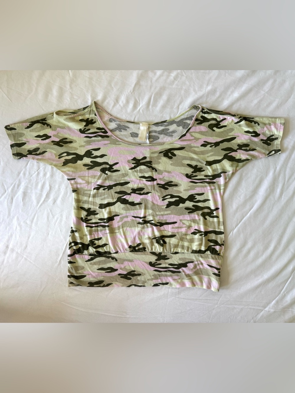 Y2K Pink Camo Camouflage Top Womens Medium Fitted Shoulder Slit Ruched Hem - Picture 3 of 11